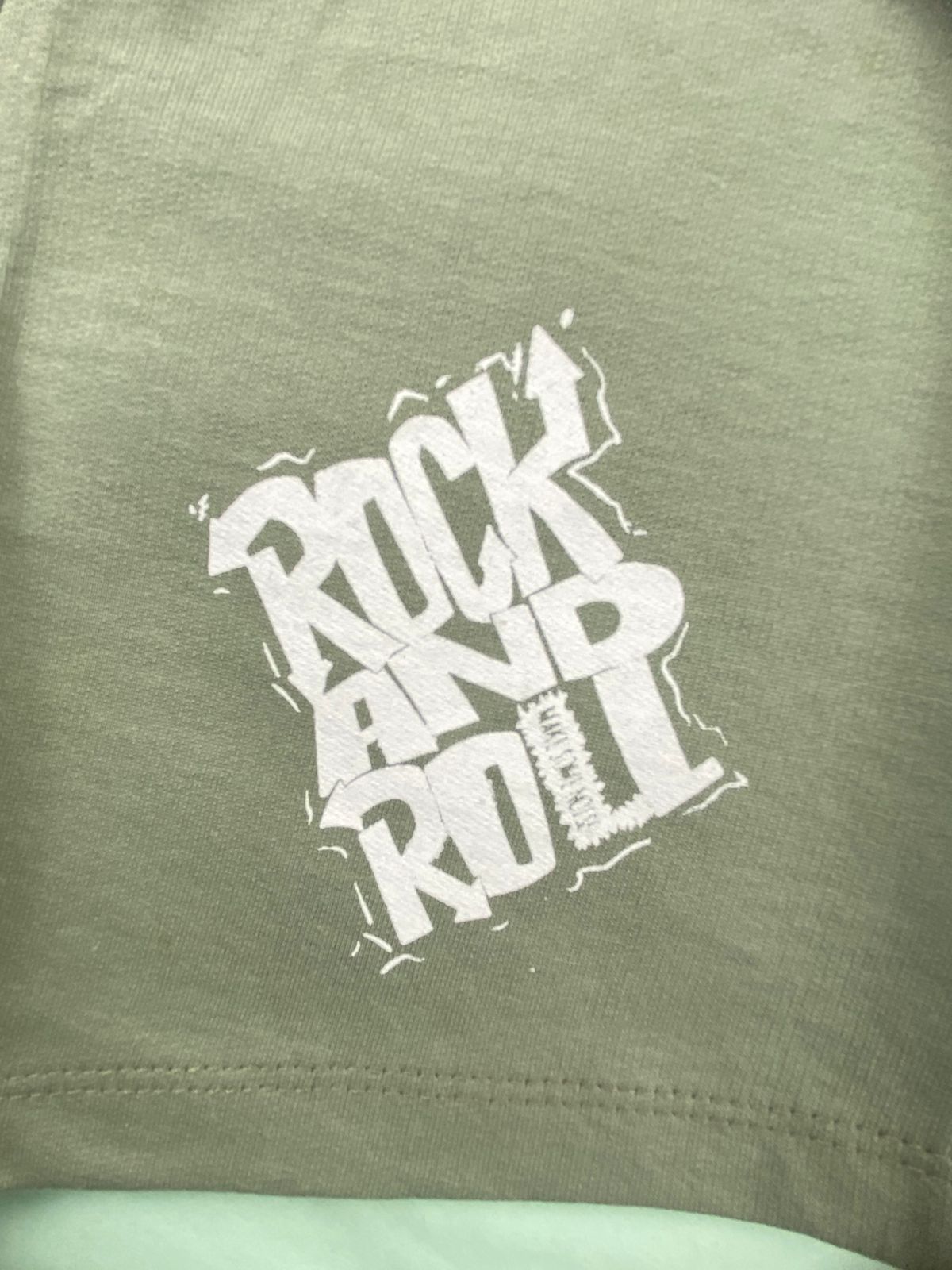 بيجامه صيفي  اولادي قطن مكون من قطعتين rock and roll🤍😍
