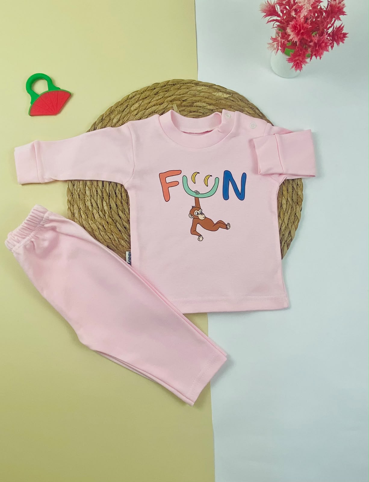 بيجامه خريفي  اولادي وبناتي مكون من قطعتين fun  💕💕