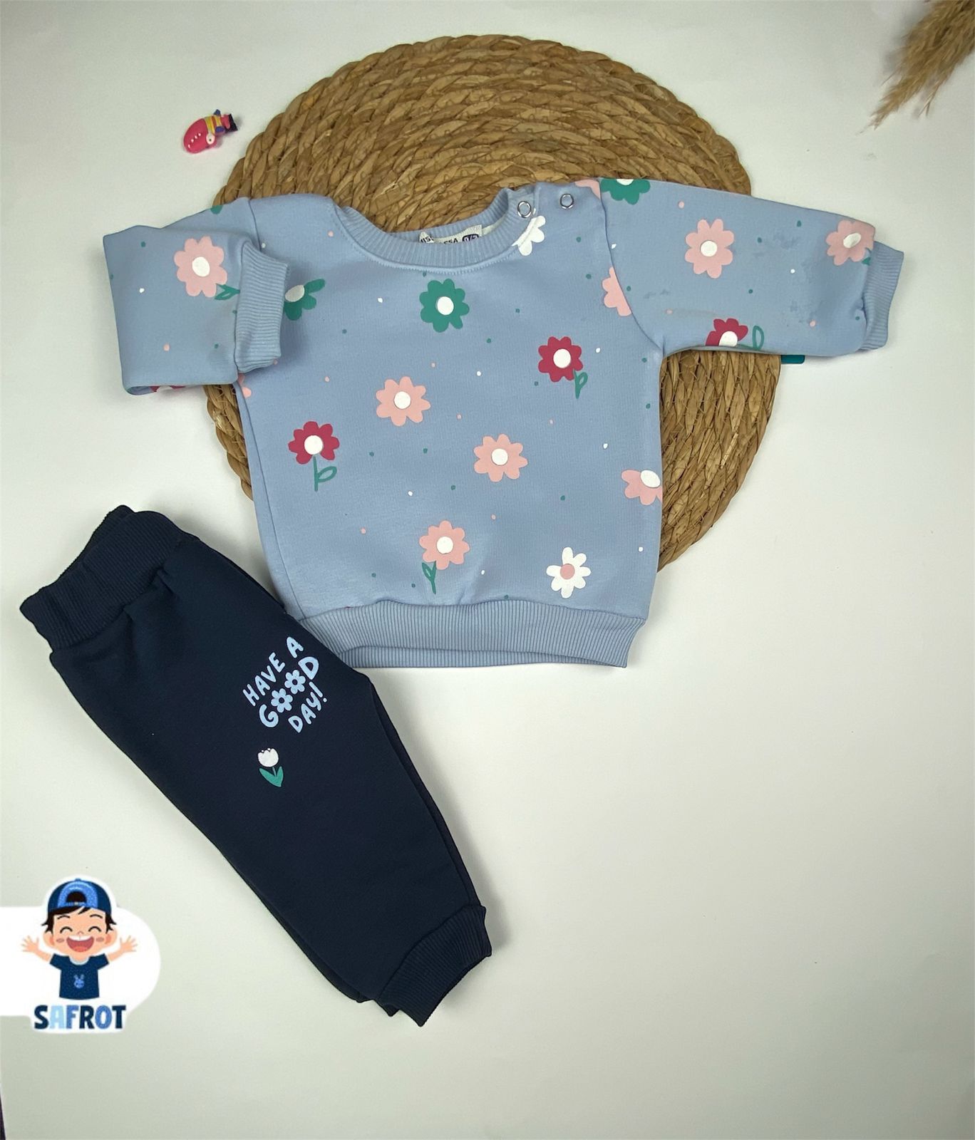 طقم ميلتون شتوي بناتي مكون من قطعتين رسمة ورد 🤍😍🩷