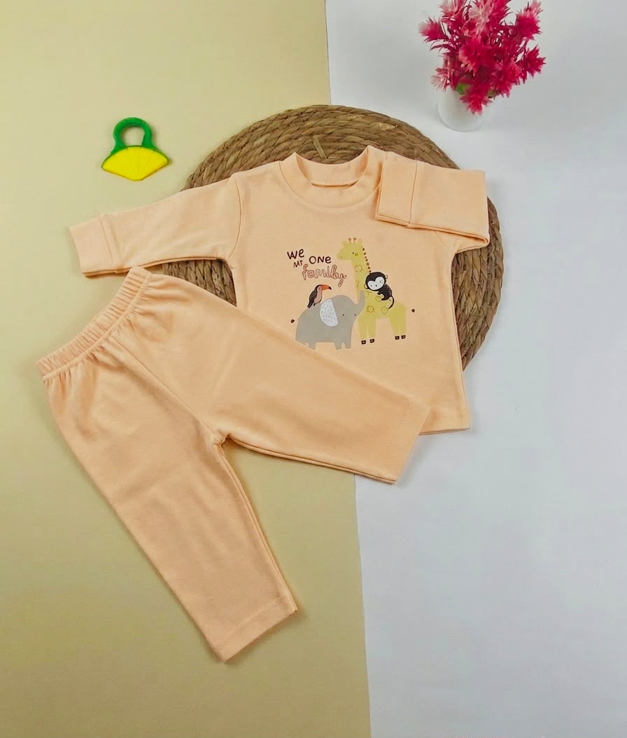 بيجامه خريفي  اولادي وبناتي مكون من قطعتين رسمة زرافه وفيل 💕