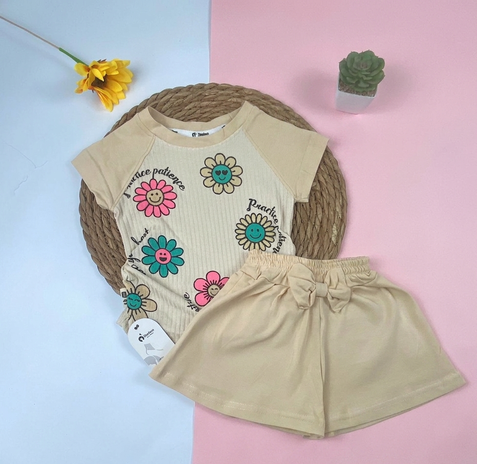 بيجامه صيفي  بناتي قطن100 %  مكون من قطعتين رسمة ورود🤍😍