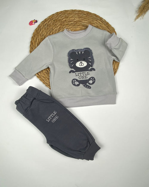 طقم شتوي خامه ميلتون اولادي مكون من قطعتين رسمة دب 🐻‍❄️🤍