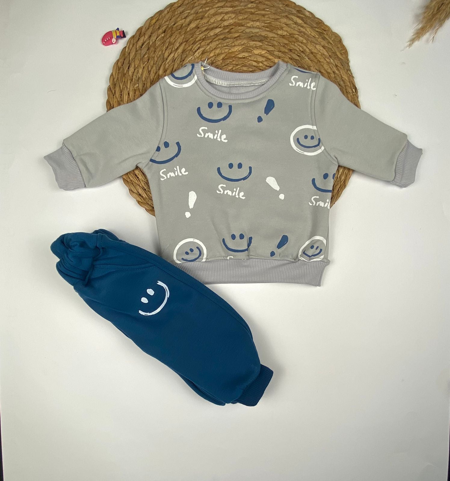 طقم شتوي خامه ميلتون بناتي مكون من قطعتين رسمة smile 😍🤩