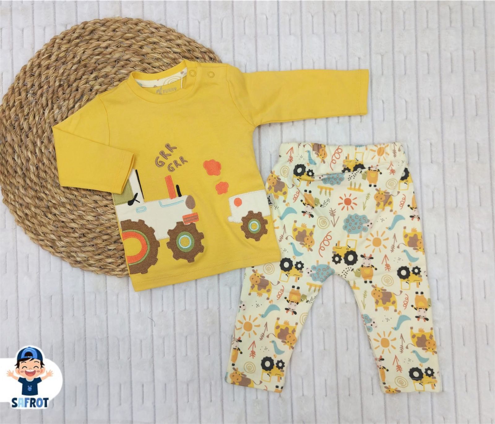 بيجامه اولادي وبناتي خريفي من فاني باني مكون من قطعتين FARM🤍💙