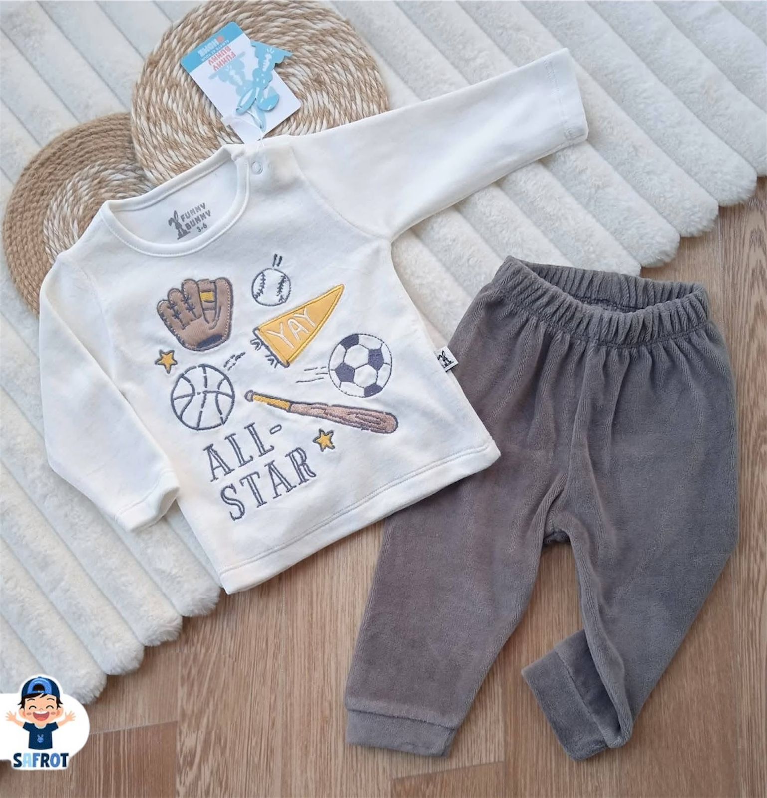 بيجامه شتوي  اولادي وبناتي خامه قطيفه مكونه من قطعتين ماركة فاني باني sport 🤍🩵