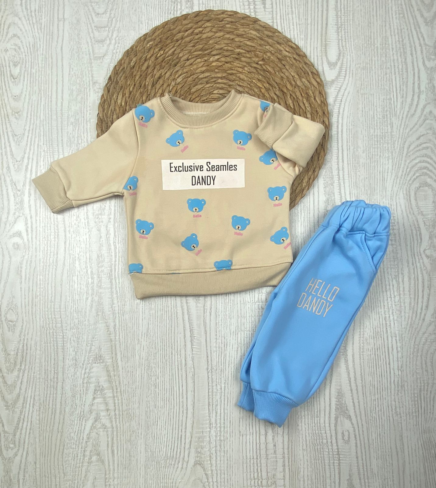 طقم بناتي شتوي خامه ميلتون مكون من قطعتين رسمة دب❤️🤍