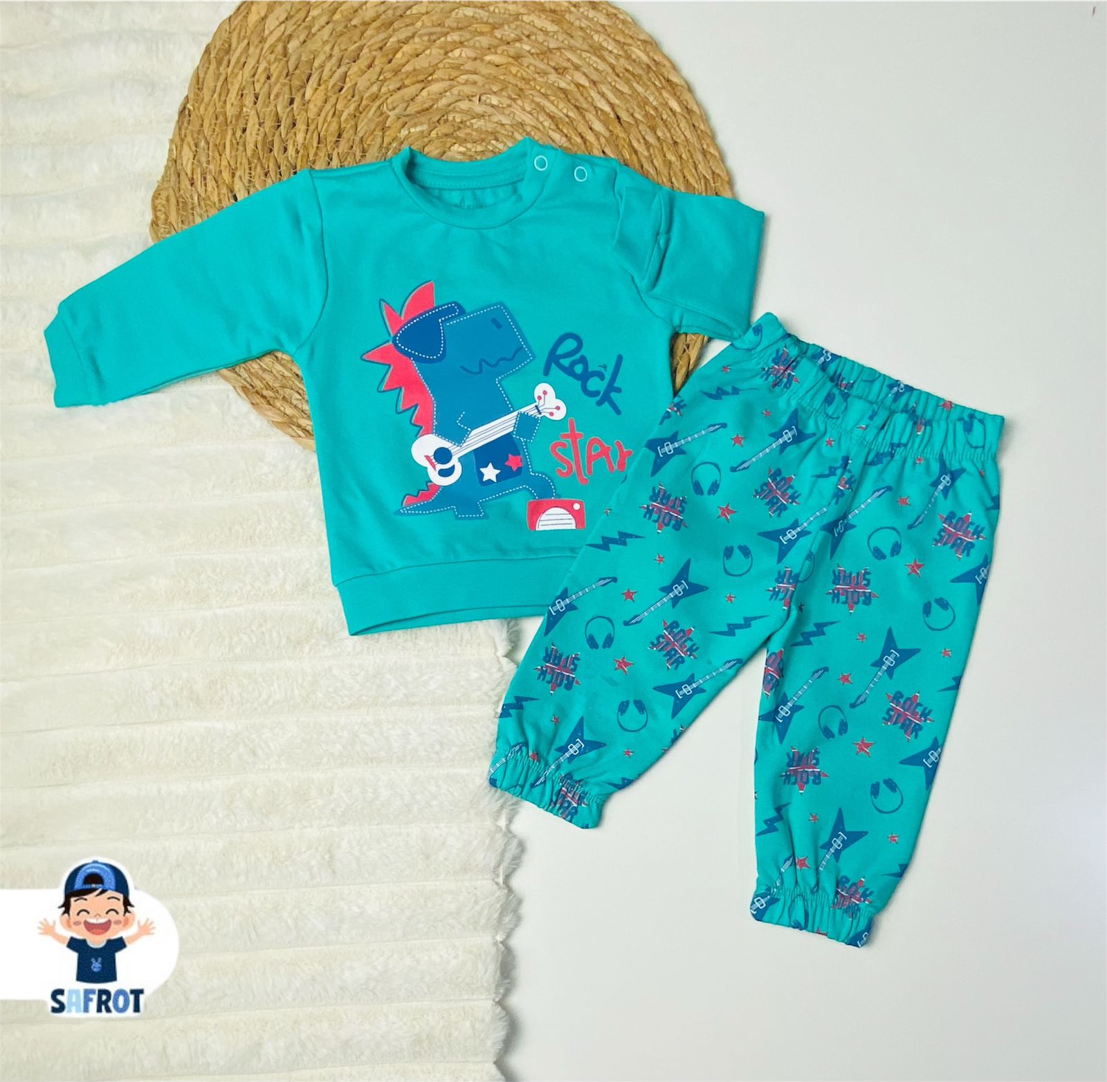 بيجامه اولادي وبناتي خريفي من فاني باني مكون من قطعتين قطن 100% rock star🤍🩷