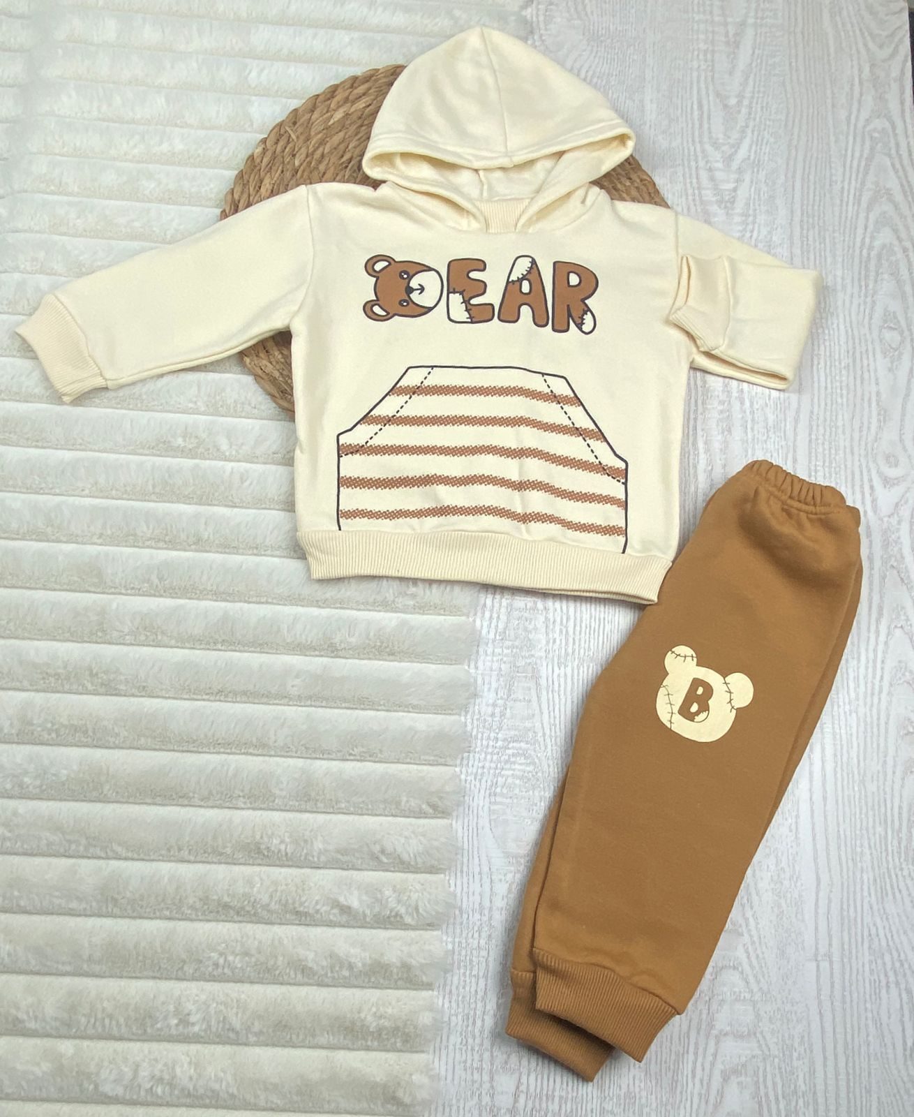 طقم اولادي وبناتي شتوي خامه ميلتون مكون من قطعتين bear❤️🤍