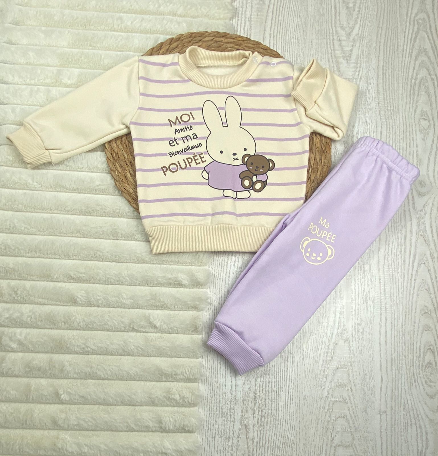 طقم اولادي وبناتي شتوي خامه ميلتون مكون من قطعتين رسمة ارنب ودب❤️🤍