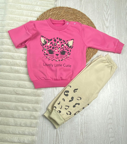 طقم بناتي شتوي خامه ميلتون مكون من قطعتين رسمة القطه❤️🤍