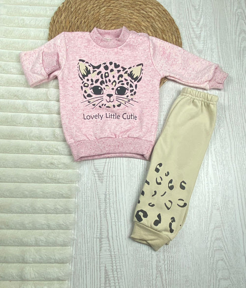 طقم بناتي شتوي خامه ميلتون مكون من قطعتين رسمة القطه❤️🤍