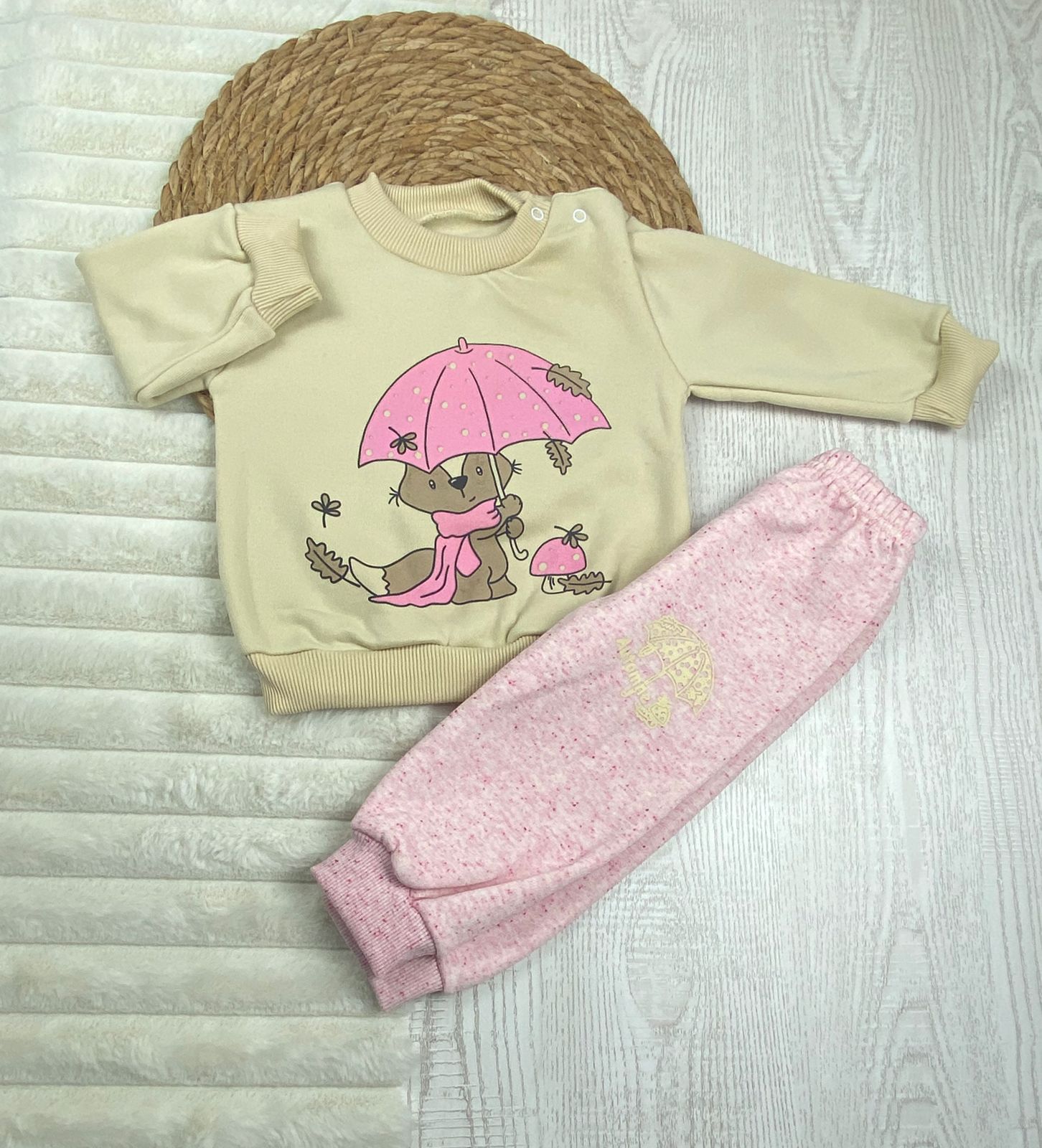 طقم اولادي وبناتي شتوي خامه ميلتون مكون من قطعتين رسمة السنجاب❤️🤍