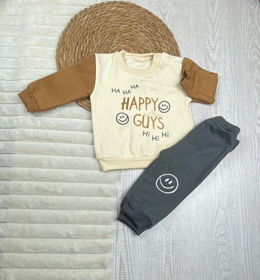 طقم اولادي وبناتي شتوي خامه ميلتون مكون من قطعتين happy guys smile❤️🤍