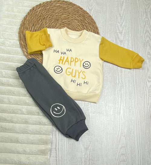 طقم اولادي وبناتي شتوي خامه ميلتون مكون من قطعتين happy guys smile❤️🤍