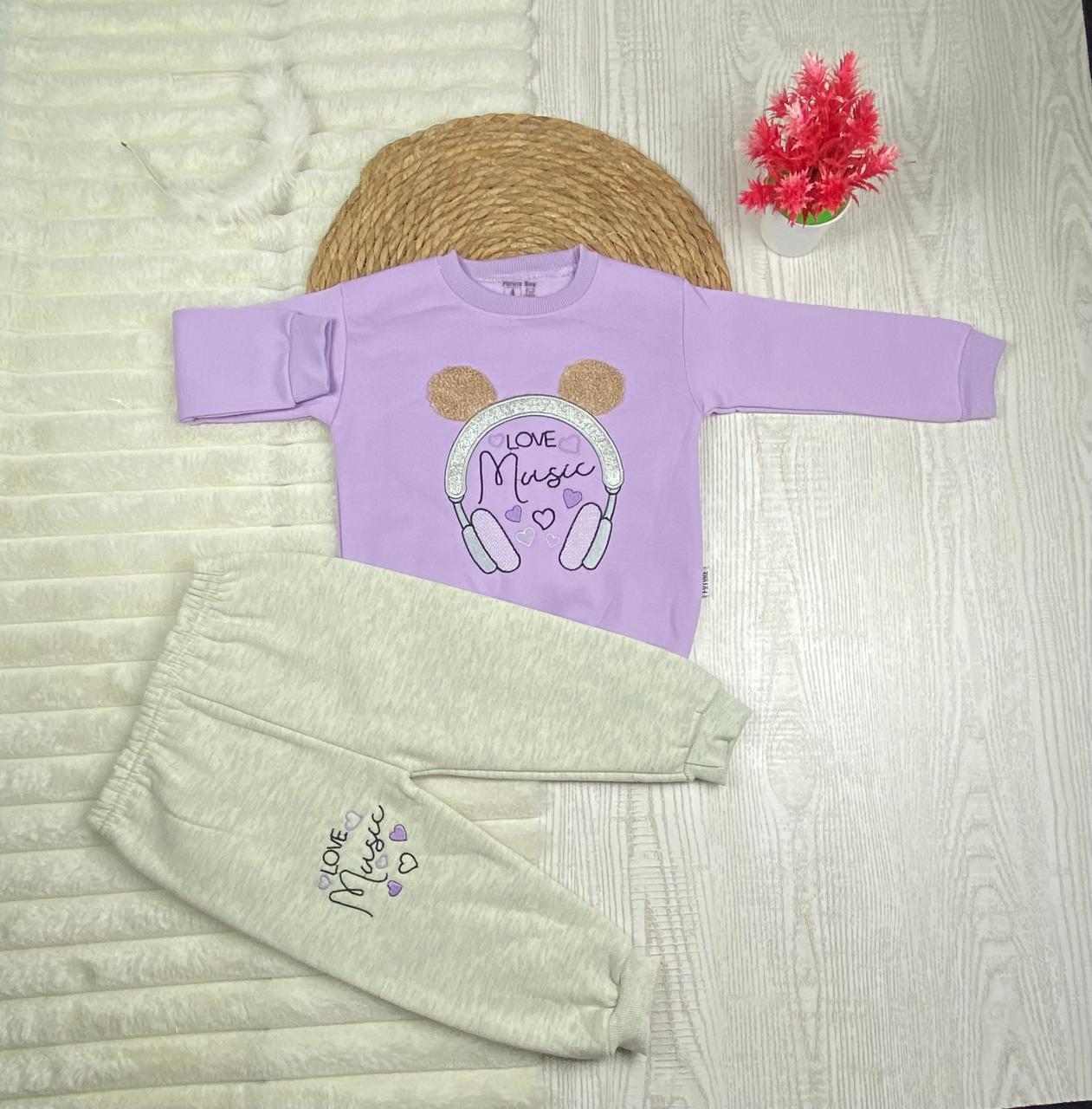 طقم بناتي شتوي خامه ميلتون مكون من قطعتين love music🩵💚
