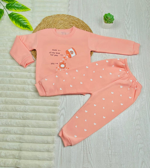 طقم بناتي شتوي خامه ميلتون مكون من قطعتين رسمة mom all my love 😍🩷