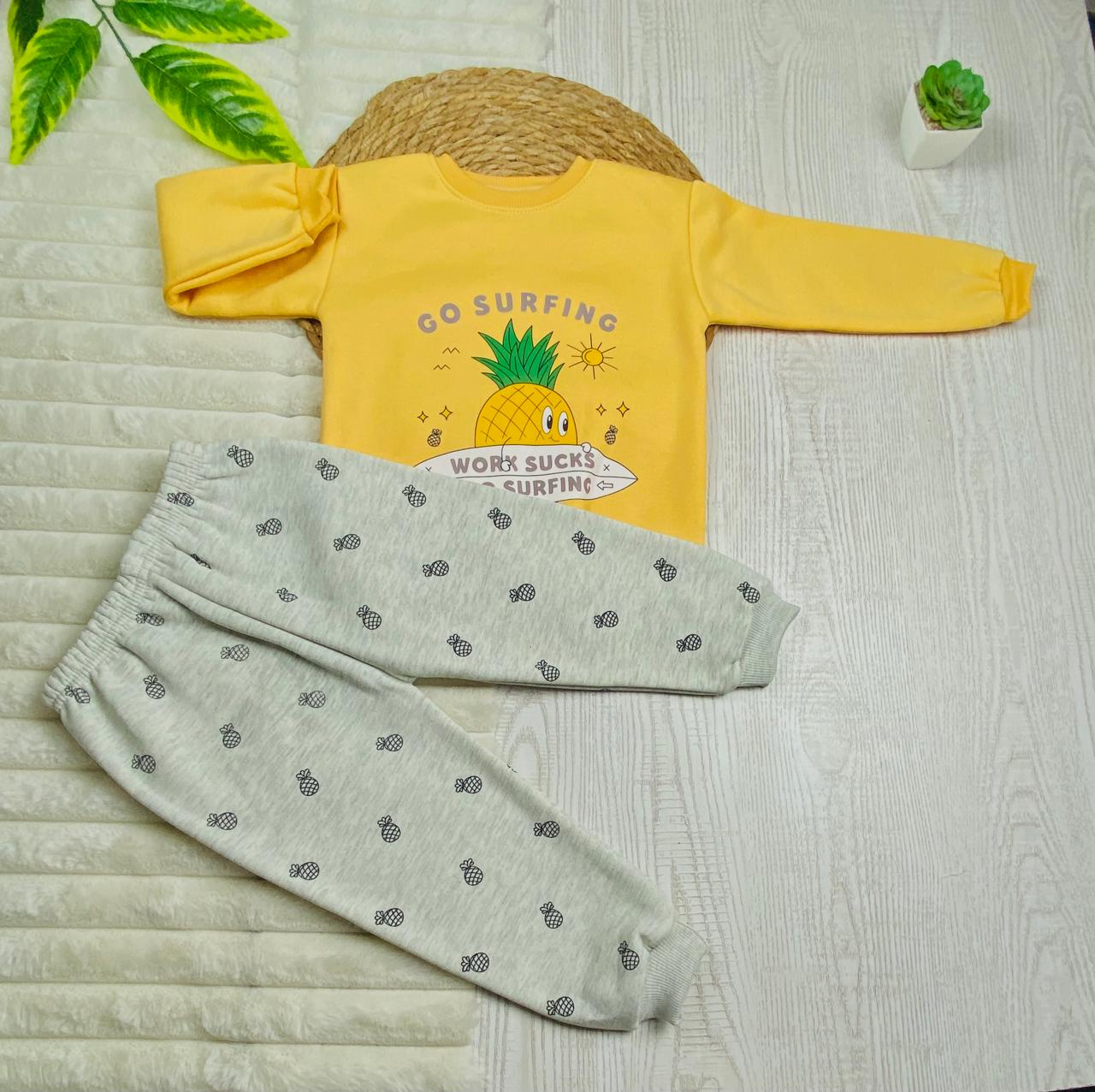 طقم اولادي وبناتي شتوي خامه ميلتون مكون من قطعتين رسمة الاناناس💙 🍍