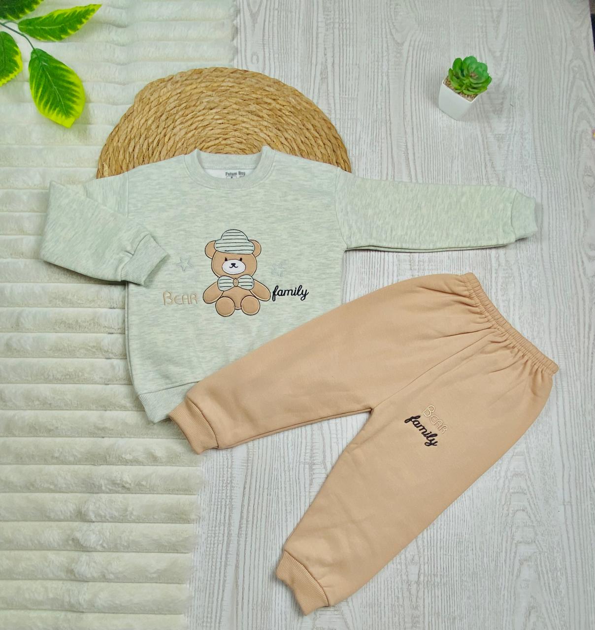 طقم اولادي وبناتي شتوي خامه ميلتون مكون من قطعتين bear family🩵💚