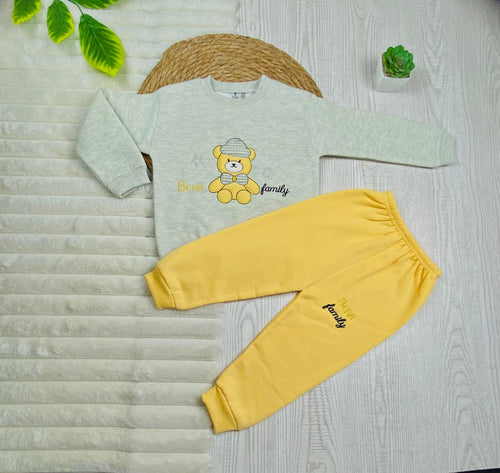 طقم اولادي وبناتي شتوي خامه ميلتون مكون من قطعتين bear family🩵💚