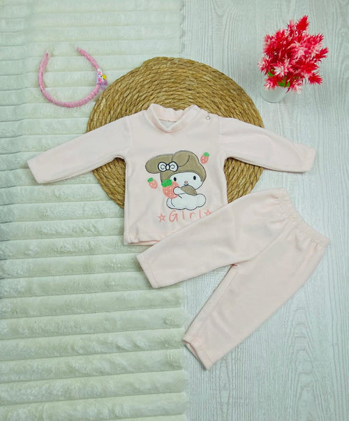 بيجامه قطيفه بناتي مكونه من قطعتين خامه مريحه 🤍🩷