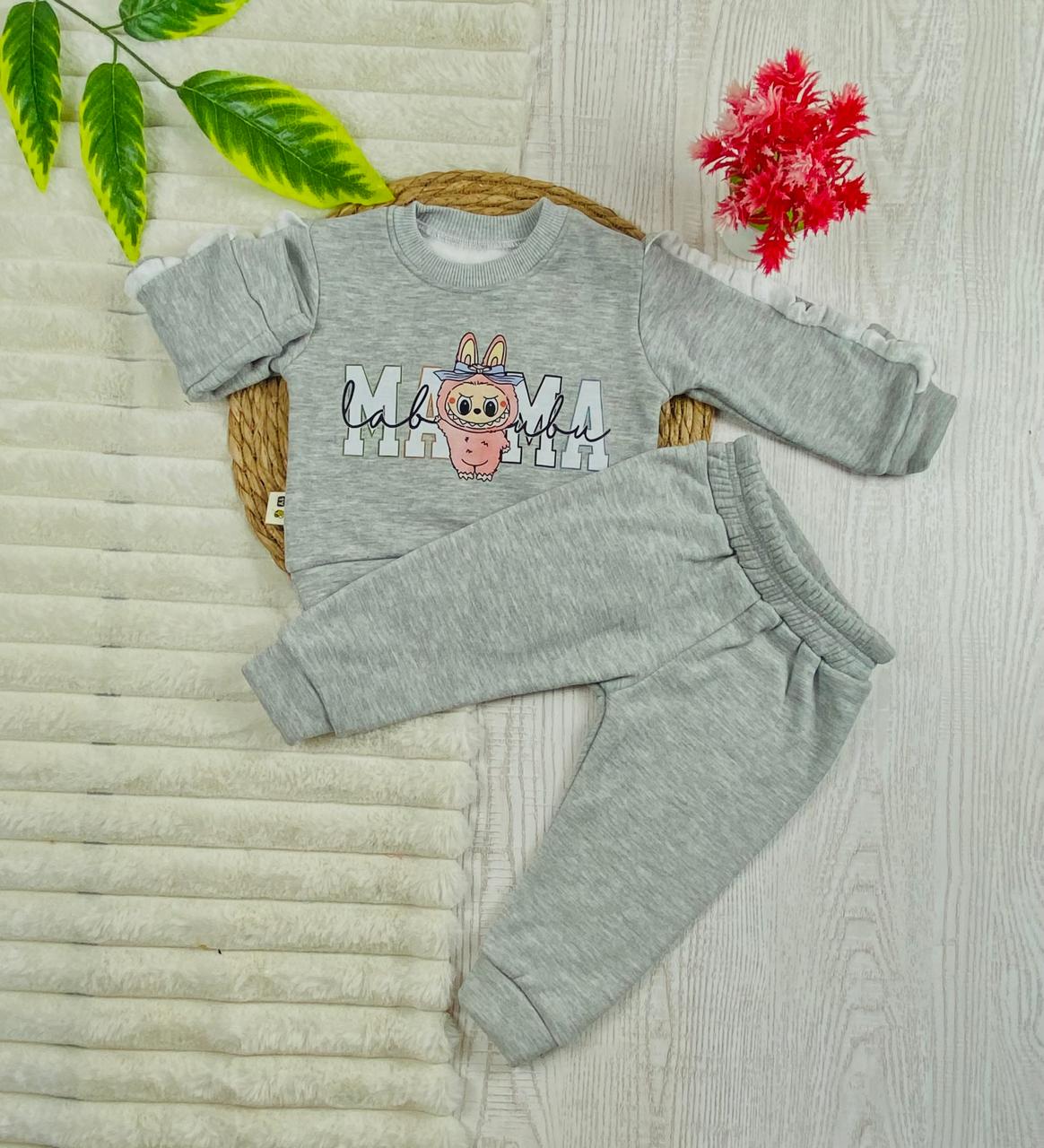 طقم بناتي شتوي خامه ميلتون مكون من قطعتين رسمة لبوبو❤️💞