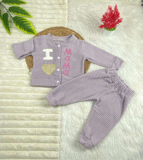 طقم بناتي شتوي خامه قطيفه مكون من قطعتين i love mama🤍🤍