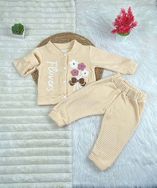 طقم بناتي شتوي خامه قطيفه مكون من قطعتين flower🤍🤍