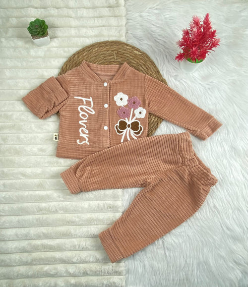 طقم بناتي شتوي خامه قطيفه مكون من قطعتين flower🤍🤍