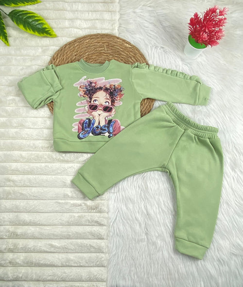 طقم بناتي شتوي خامه ميلتون مكون من قطعتين رسمة بنت بنضاره🤍🤍