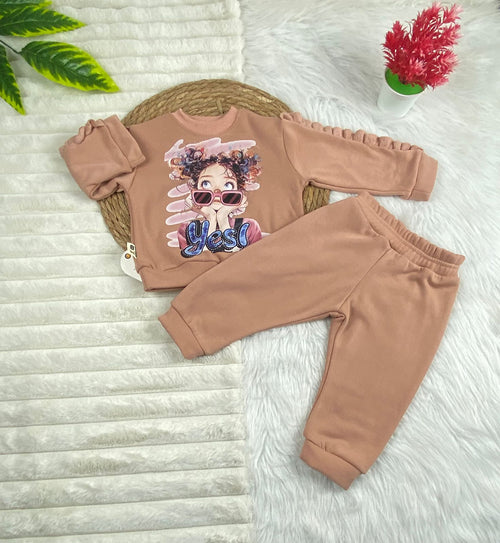 طقم بناتي شتوي خامه ميلتون مكون من قطعتين رسمة بنت بنضاره🤍🤍