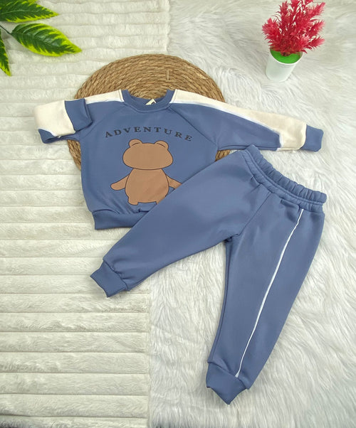 طقم اولادي وبناتي شتوي خامه ميلتون مكون من قطعتين adventure🤍🤍