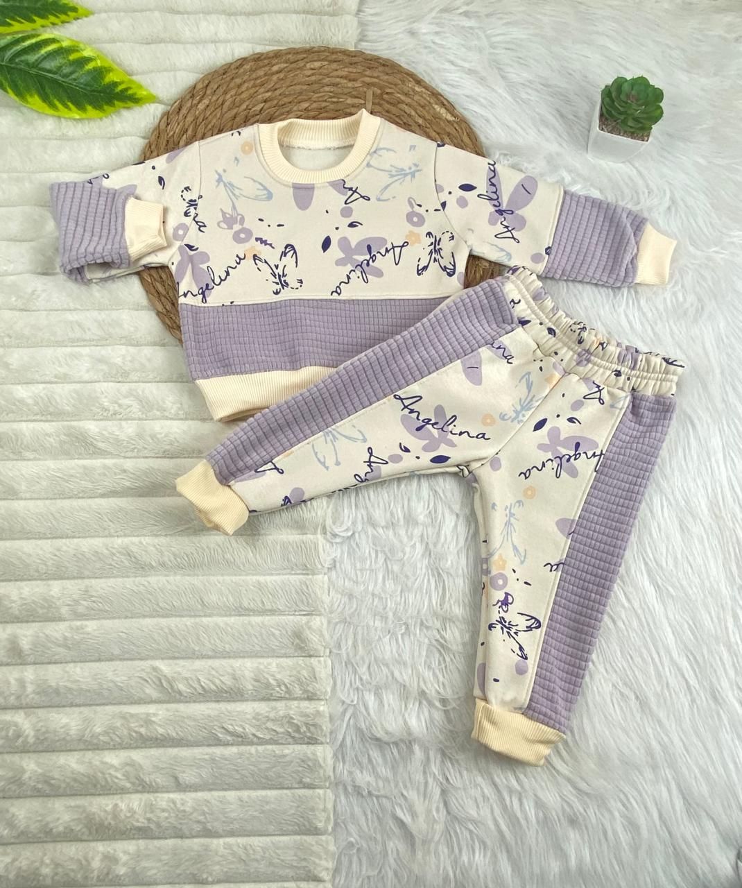 طقم ابناتي شتوي خامه ميلتون مبطنه من الداخل مكون من قطعتين رسمة فراشات 🤍🤍