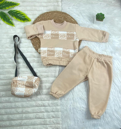 طقم اطفال شتوي خامه ميلتون مكون من 3 قطع مبطن من الداخل Dior🤍💙