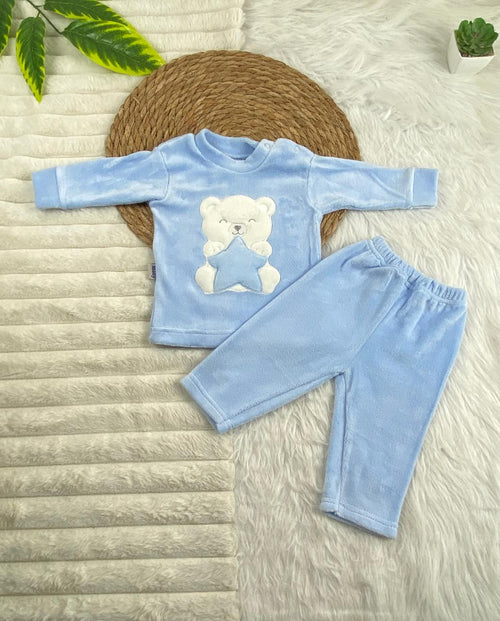 بيجامه قطيفه اولادي و بناتي مكونه من قطعتين خامه مريحه رسمة دب ونجمه 🤍🩷