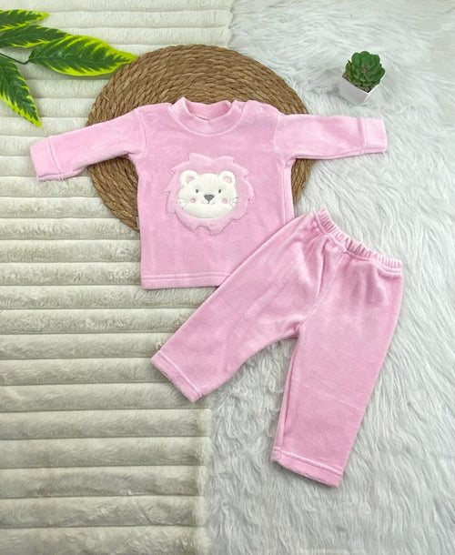 بيجامه قطيفه اولادي و بناتي مكونه من قطعتين خامه مريحه رسمة دب🤍🩷