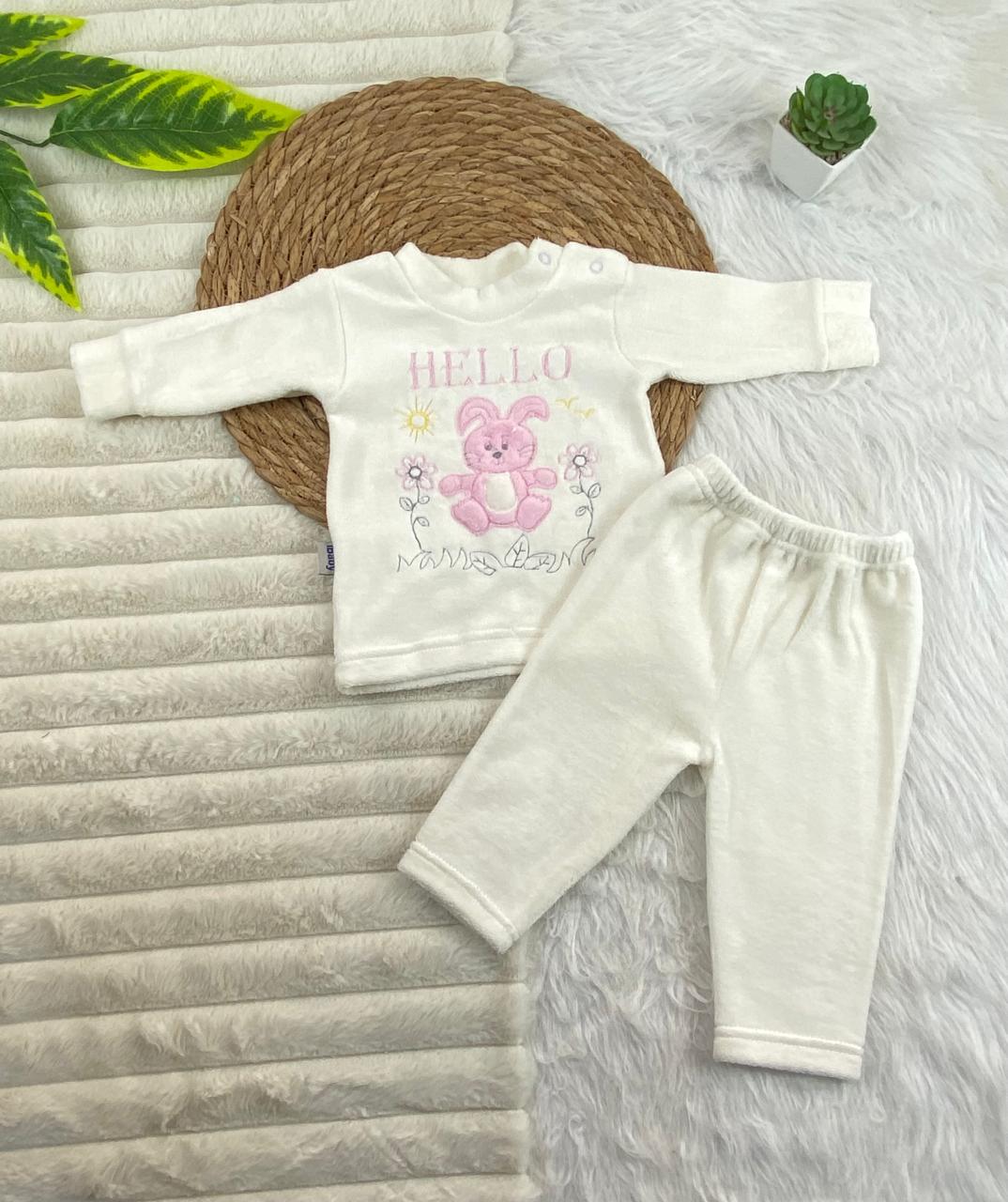 بيجامه قطيفه اولادي و بناتي مكونه من قطعتين خامه مريحه رسمة ارنبه 🤍🩷