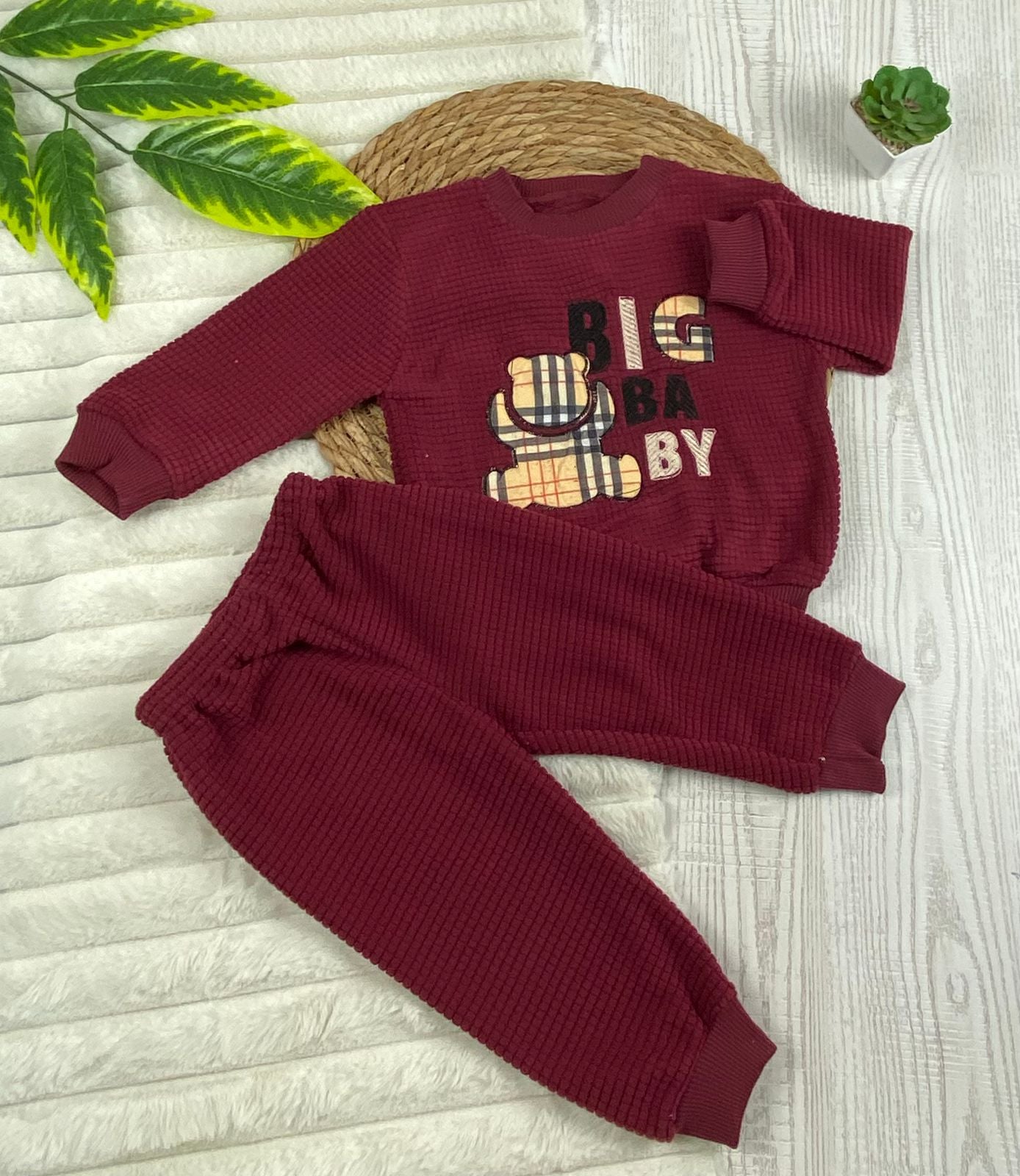 طقم اولادي وبناتي شتوي خامه قطيفه مكون من قطعتين مبطن من الداخل big baby🤍🤍