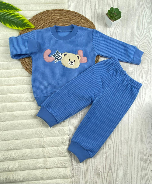 طقم اولادي وبناتي شتوي خامه قطيفه مكون من قطعتين مبطن من الداخل cool🤍🤍