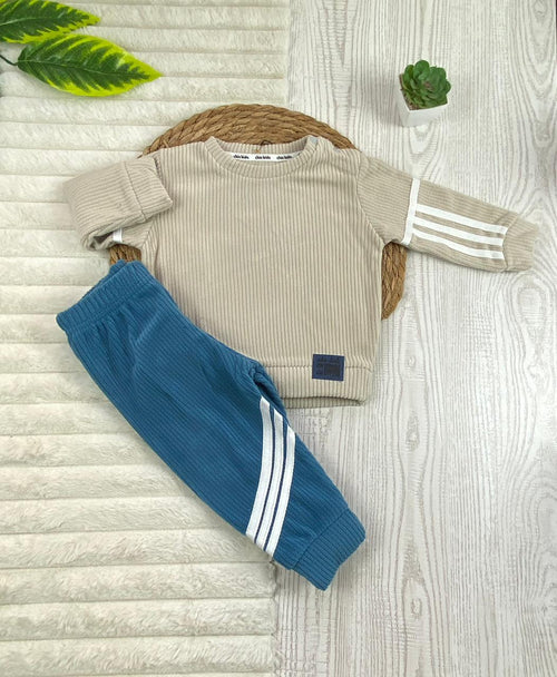 بيجامه قطيفه مسحب  اولادي وبناتي مكونه من قطعتين مبطن من الداخل ماركة شيك كيدز🤍🩷