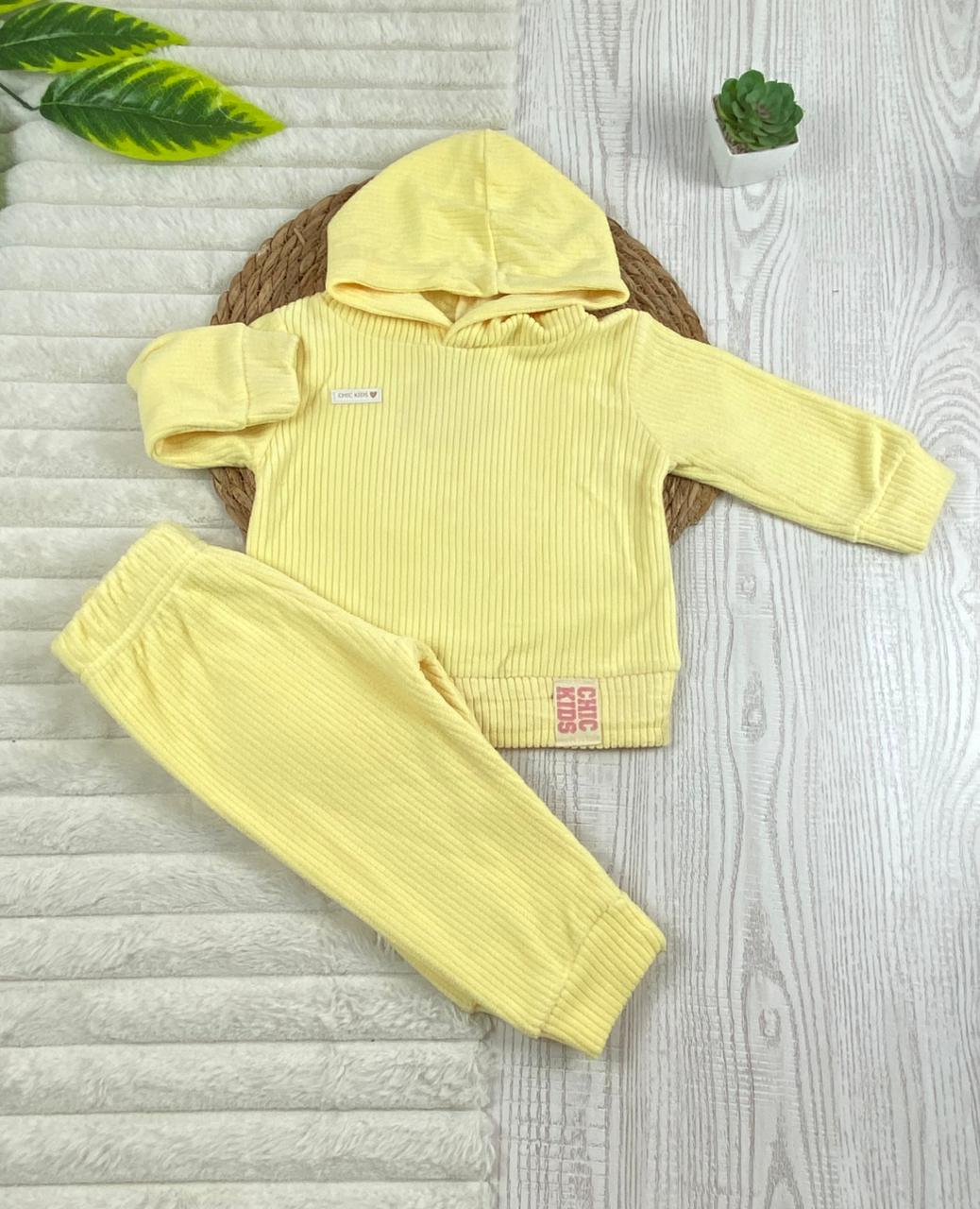 بيجامه قطيفه مسحب بناتي مكونه من قطعتين مبطن من الداخل مزود ب هودي  ماركة شيك كيدز🤍🩷