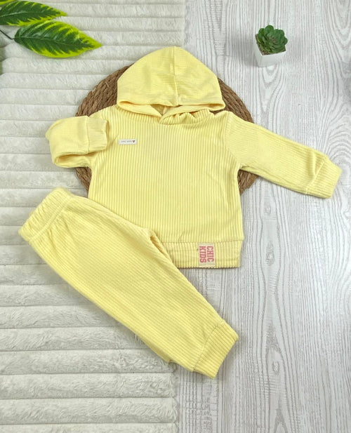 بيجامه قطيفه مسحب بناتي مكونه من قطعتين مبطن من الداخل مزود ب هودي  ماركة شيك كيدز🤍🩷