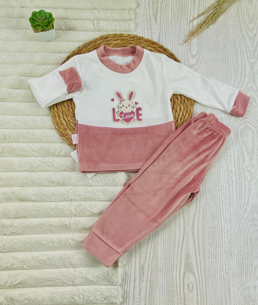 بيجامه بناتي شتوي قطيفه مبطنه من الداخل ف مكون من قطعتين love  🤍🩷