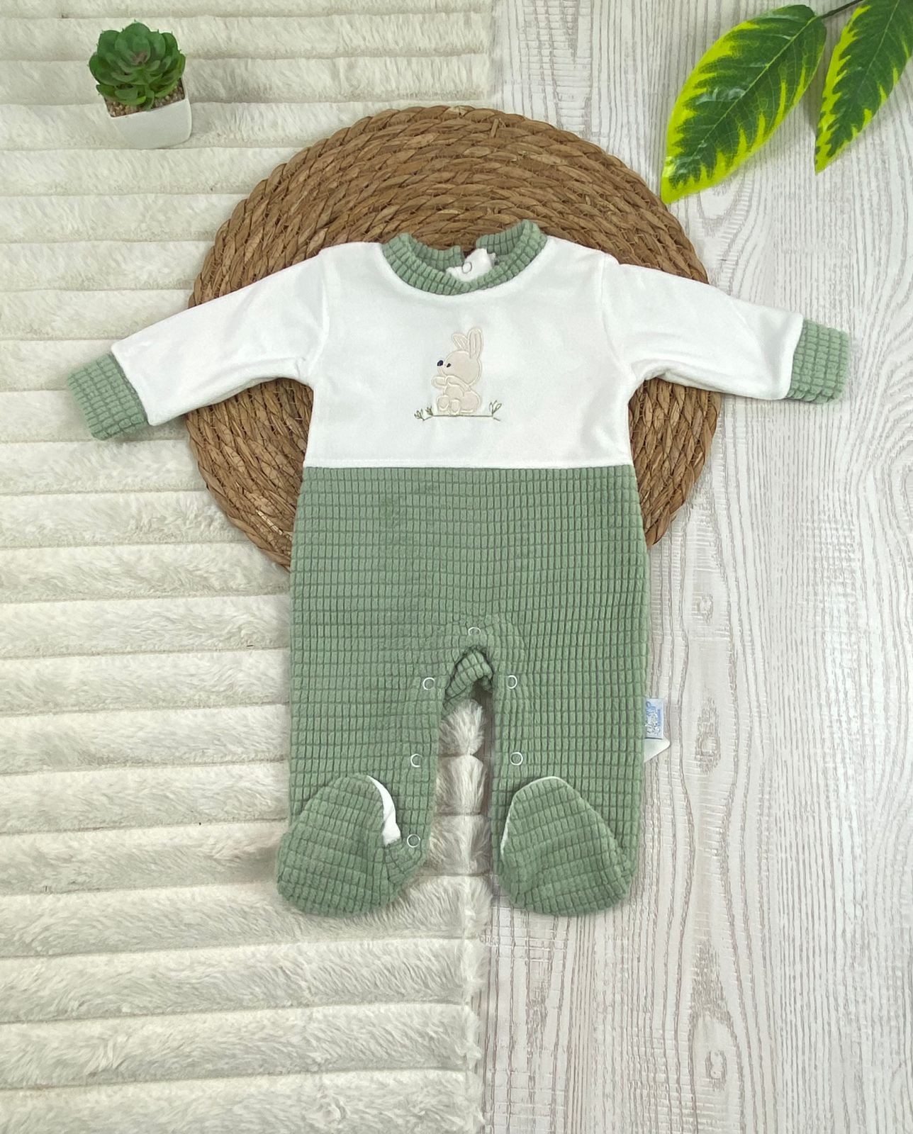 سالوبيت شتوي قطيفه اولادي و بناتي مبطن من الداخل رسمة ارنب🩷❤️