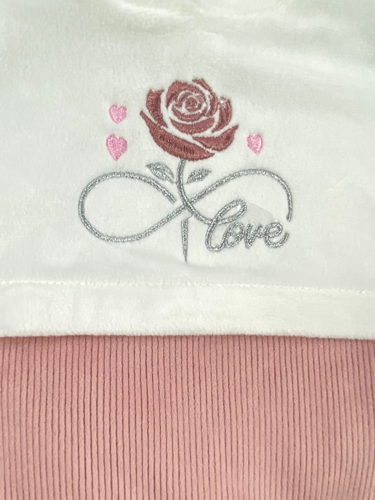 سالوبيت شتوي قطيفه بناتي مبطن من الداخل رسمة ورده🩷❤️