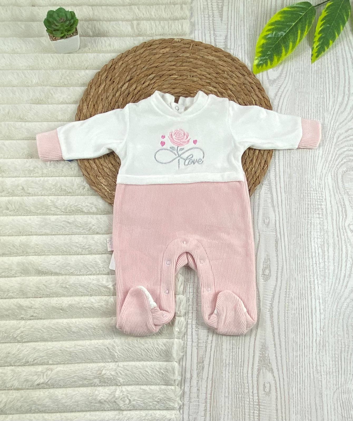 سالوبيت شتوي قطيفه بناتي مبطن من الداخل رسمة ورده🩷❤️