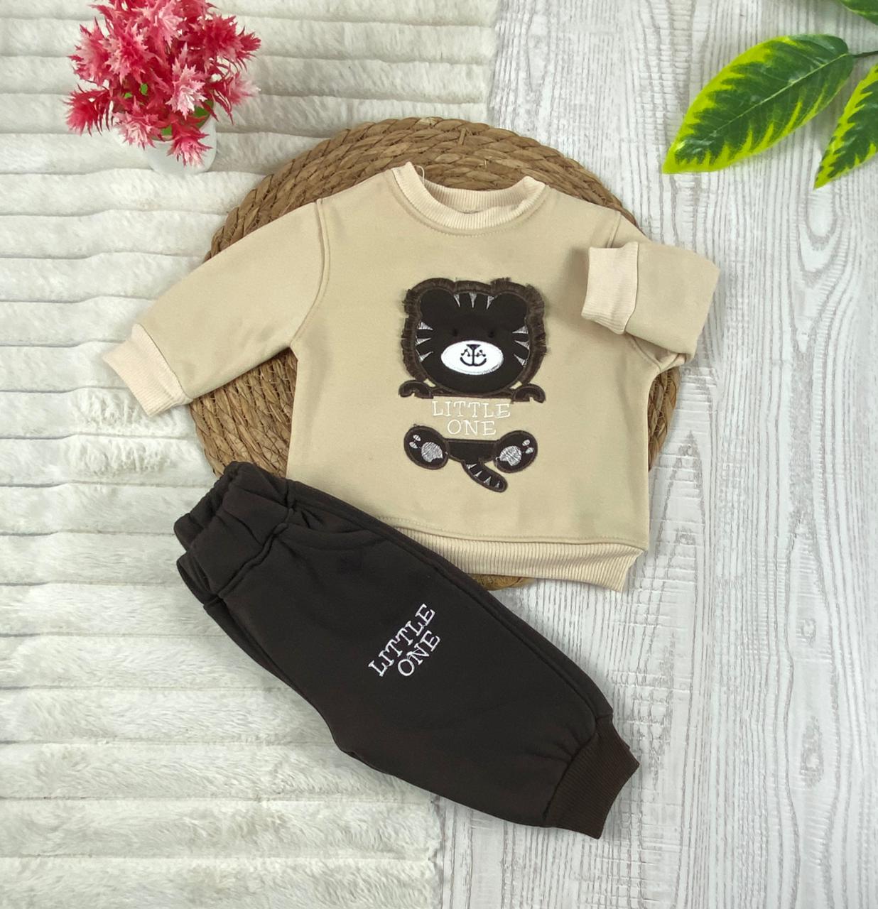 طقم شتوي خامه ميلتون اولادي مكون من قطعتين رسمة دب 🐻‍❄️🤍