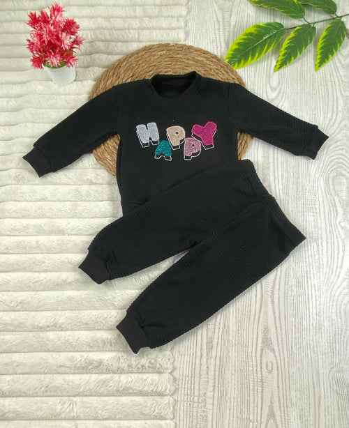 طقم بناتي شتوي خامه قطيفه مكون من قطعتين مبطن من الداخل happy🤍🤍