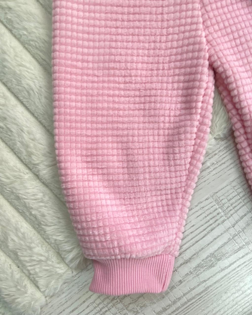 طقم بناتي شتوي خامه قطيفه مكون من قطعتين مبطن من الداخل رسمة وردة🤍🤍