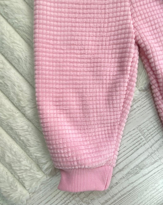 طقم بناتي شتوي خامه قطيفه مكون من قطعتين مبطن من الداخل رسمة وردة🤍🤍