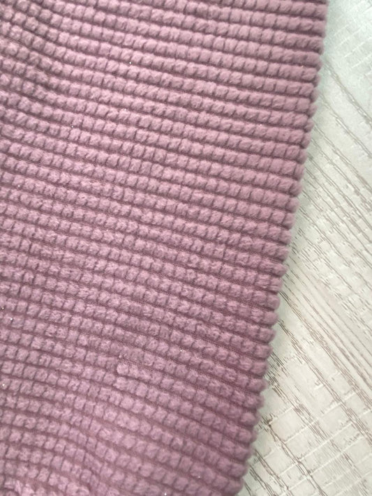 طقم بناتي شتوي خامه قطيفه مكون من قطعتين مبطن من الداخل رسمة وردة🤍🤍